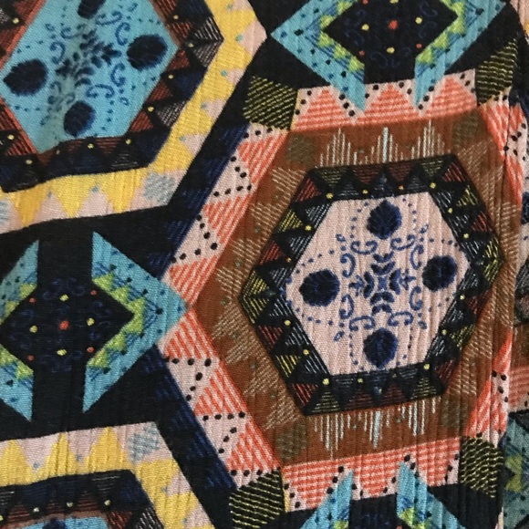 Light Geometric Print Hip-Length Kaftan - Picture 4 of 5